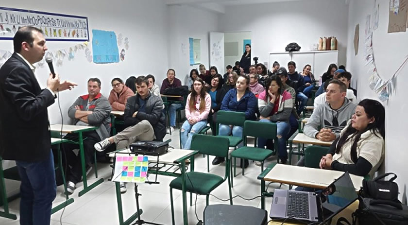 Ceja promove palestra sobre o uso das tecnologias