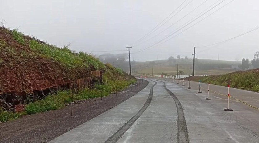 Concreto fresco é novamente danificado por motorista na SC-305