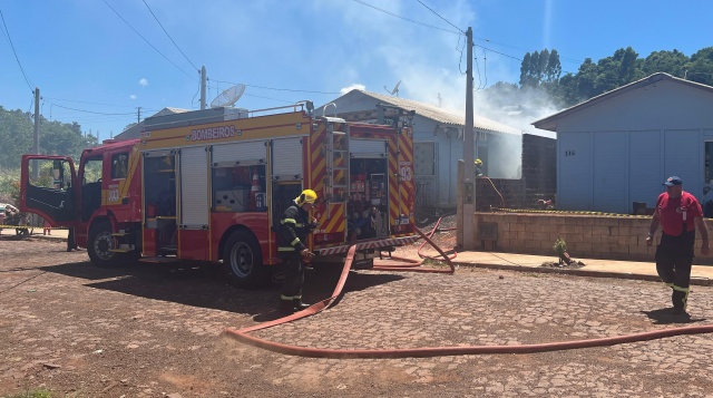 Princípio de incêndio mobiliza Corpo de Bombeiros
