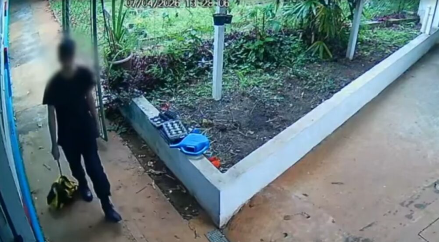 Ex-aluno invade escola e fere professora com espada