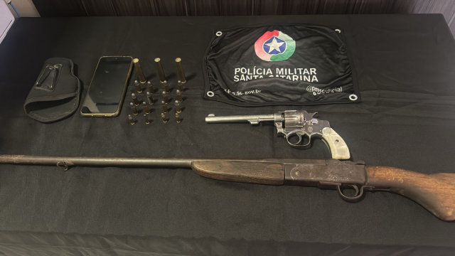 Homem de 64 anos é preso por posse irregular de armas de fogo e por ameaça a ex-companheira