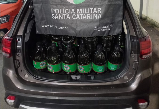 Polícia apreende 150 galões de azeite de oliva em automóvel abordado na BR-163