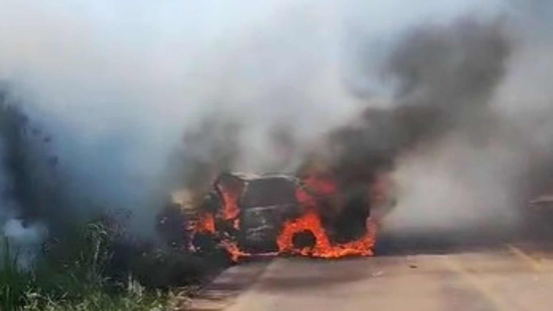 Homem morre carbonizado em acidente entre três veículos na RS-324, no Norte do RS