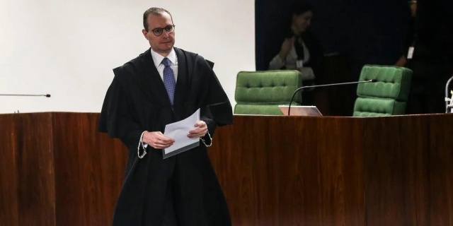 Cristiano Zanin é oficialmente nomeado ministro do Supremo Tribunal Federal