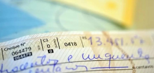 Uso de cheques no Brasil cai 95% desde 1995