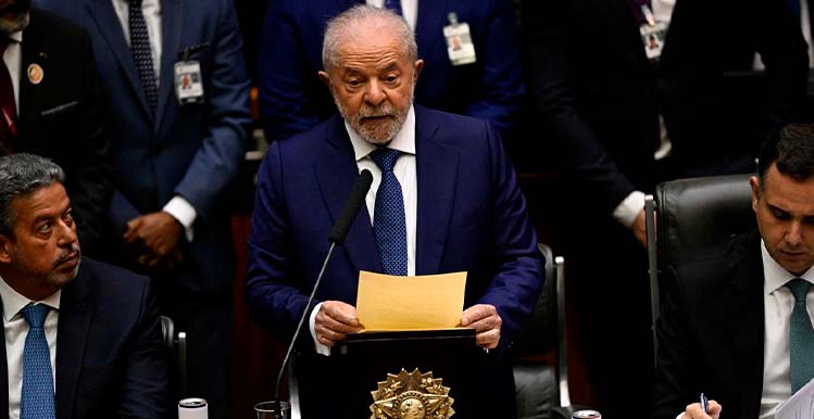 Lula assina decreto que restringe acesso a armas e registros de CACs