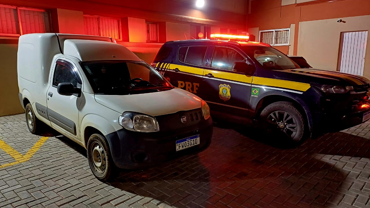 PRF apreende veículo clonado na BR-282 após denúncia