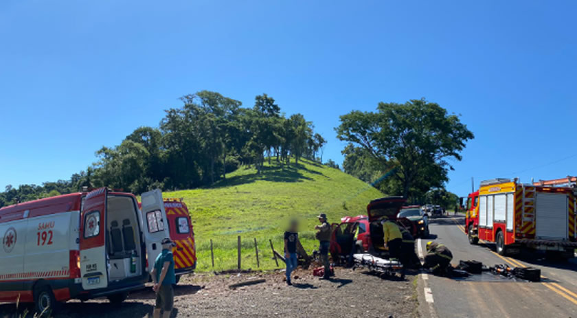 Saída de pista seguida de colisão em objeto fixo é registrada na SC-161
