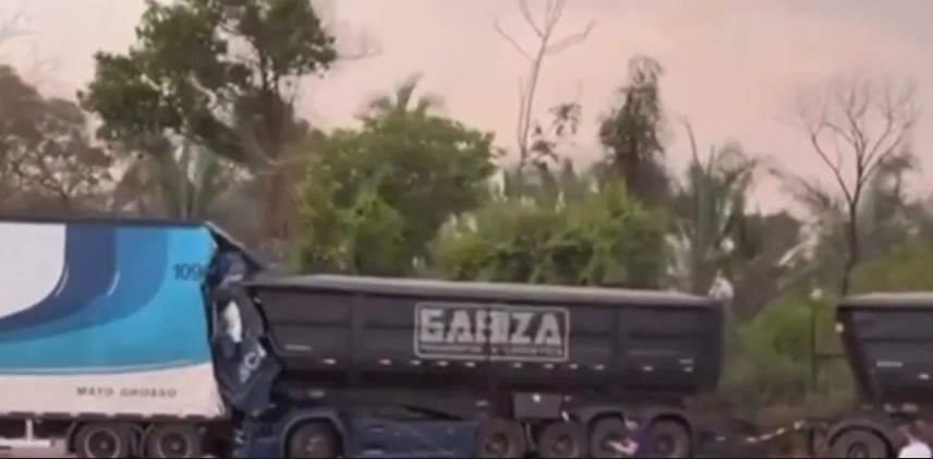 Morador de Campo Erê morre em acidente entre três caminhões na BR-364 em Cuiabá