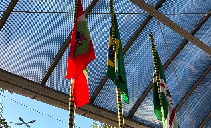 Desfile de 7 de Setembro reúne mais de 10 mil pessoas