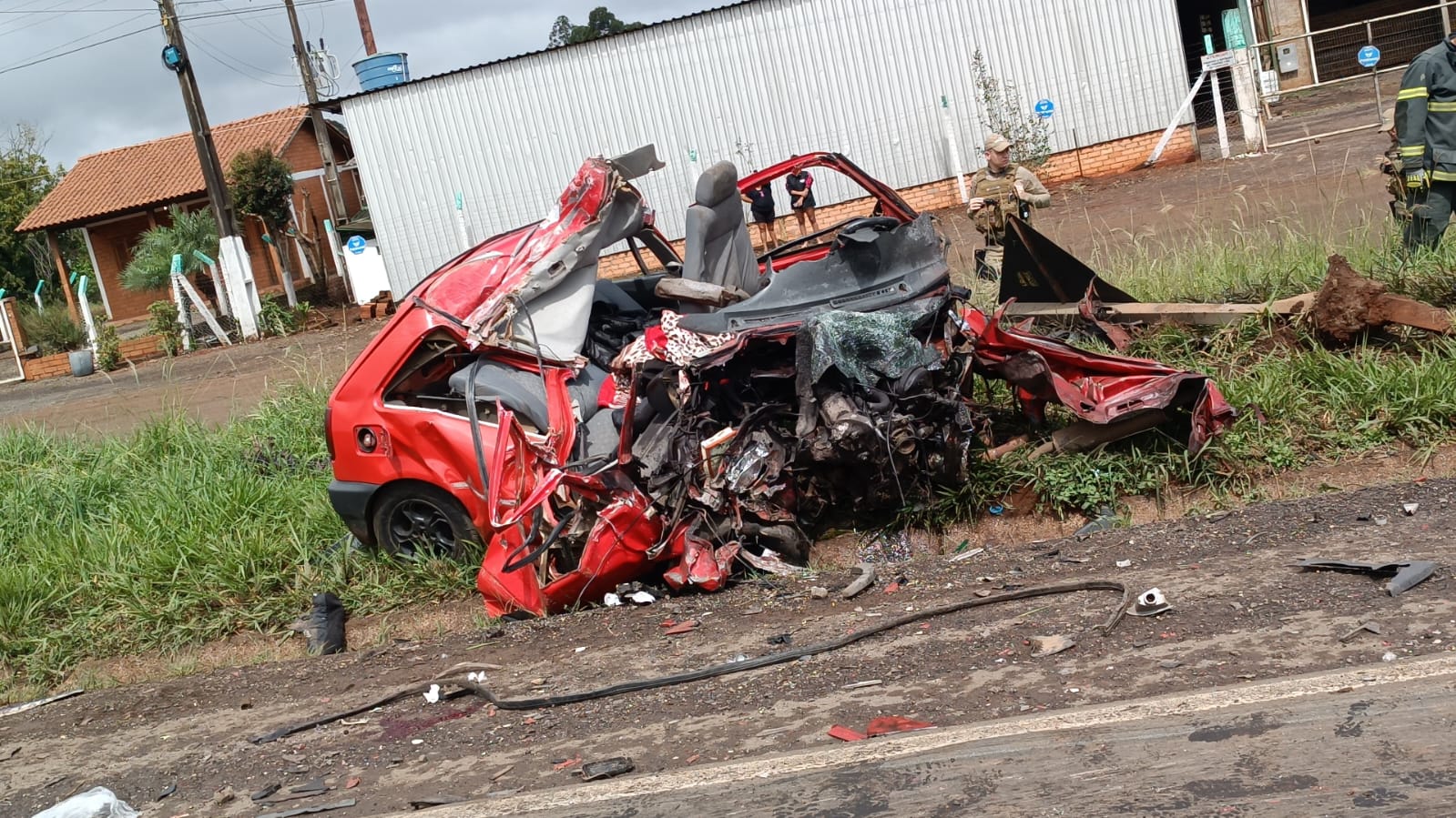 Homem é ejetado de veículo após colisão frontal na BR 282