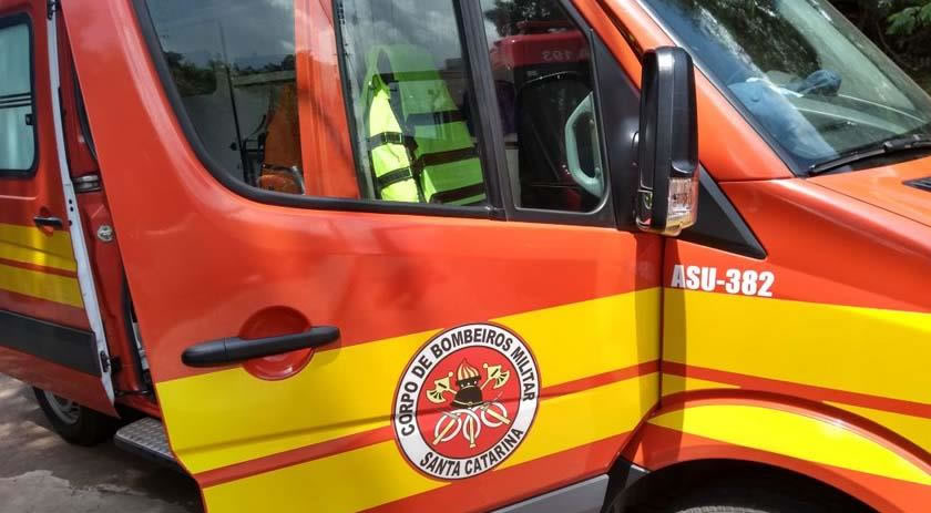 Menino de 11 anos tem perna lacerada ao ser atacado por cães