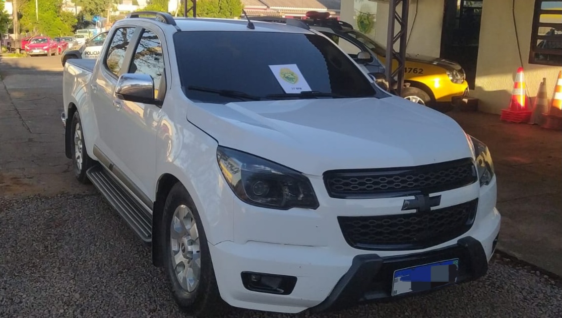 Polícia recupera camionete minutos após ser furtada