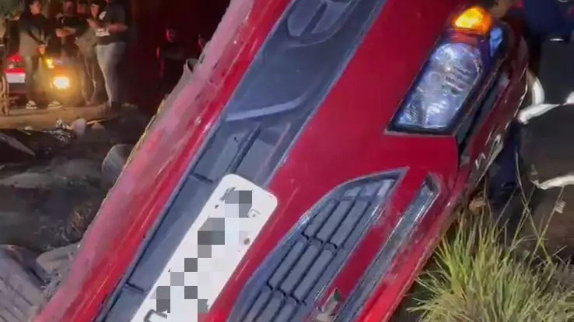 Motorista morre após carro capotar na avenida João Goulart