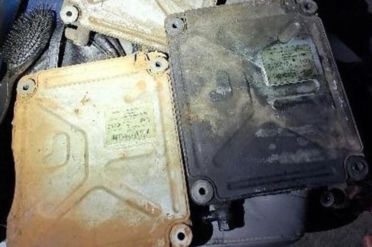 Trio é preso com módulos eletrônicos de caminhões furtados