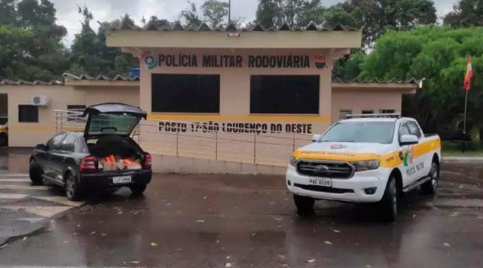 Polícia prende três jovens com 70 kg de maconha na SC-157