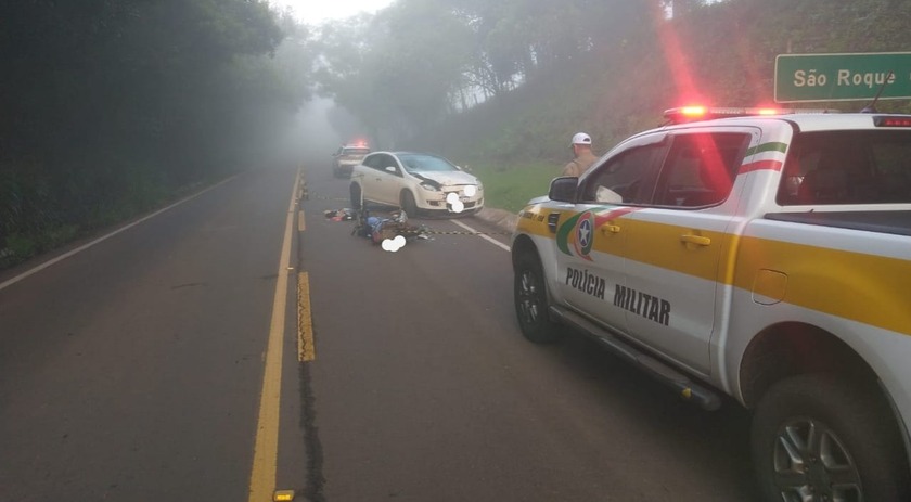 Veículo colide de frente com motocicleta e motorista foge do local na SC 305