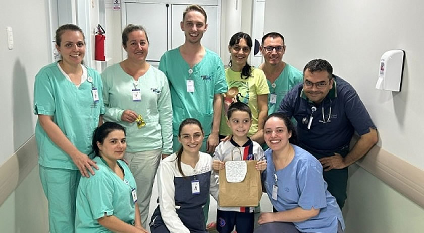 Equipe do Pronto Socorro do HRTGB recebe homenagem de menino que sonha ser enfermeiro
