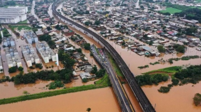 “Se não precisar vir, não venha”: com estradas bloqueadas, PRF do RS faz apelo a catarinenses