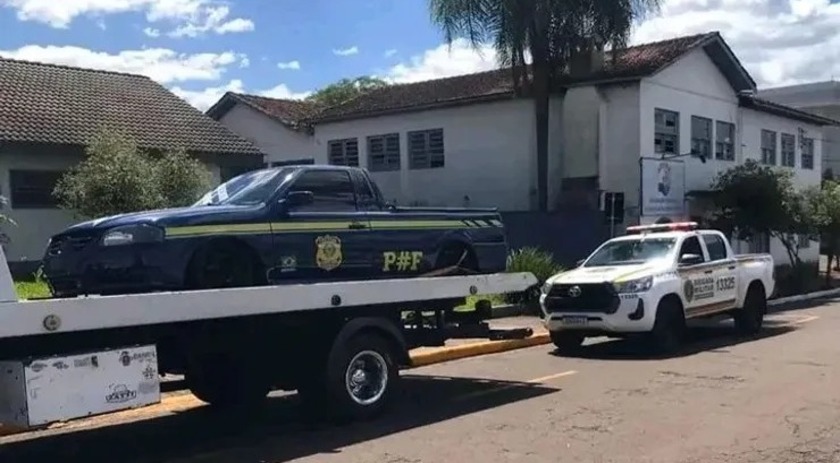 Veículo com adesivos da PRF é apreendido pela Brigada Militar