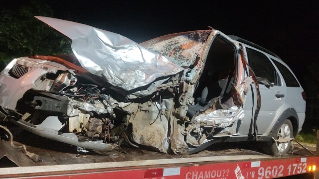 Homem fica ferido em colisão frontal com caminhão na SC-163