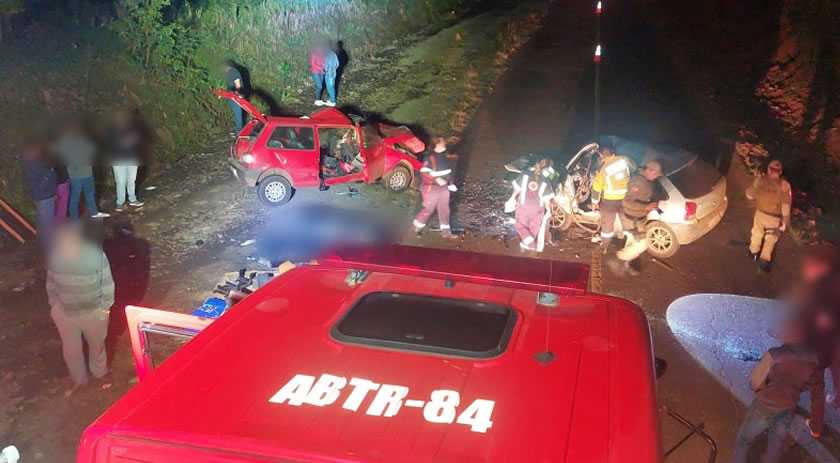 Colisão frontal na SC-283 deixa dois mortos e cinco feridos