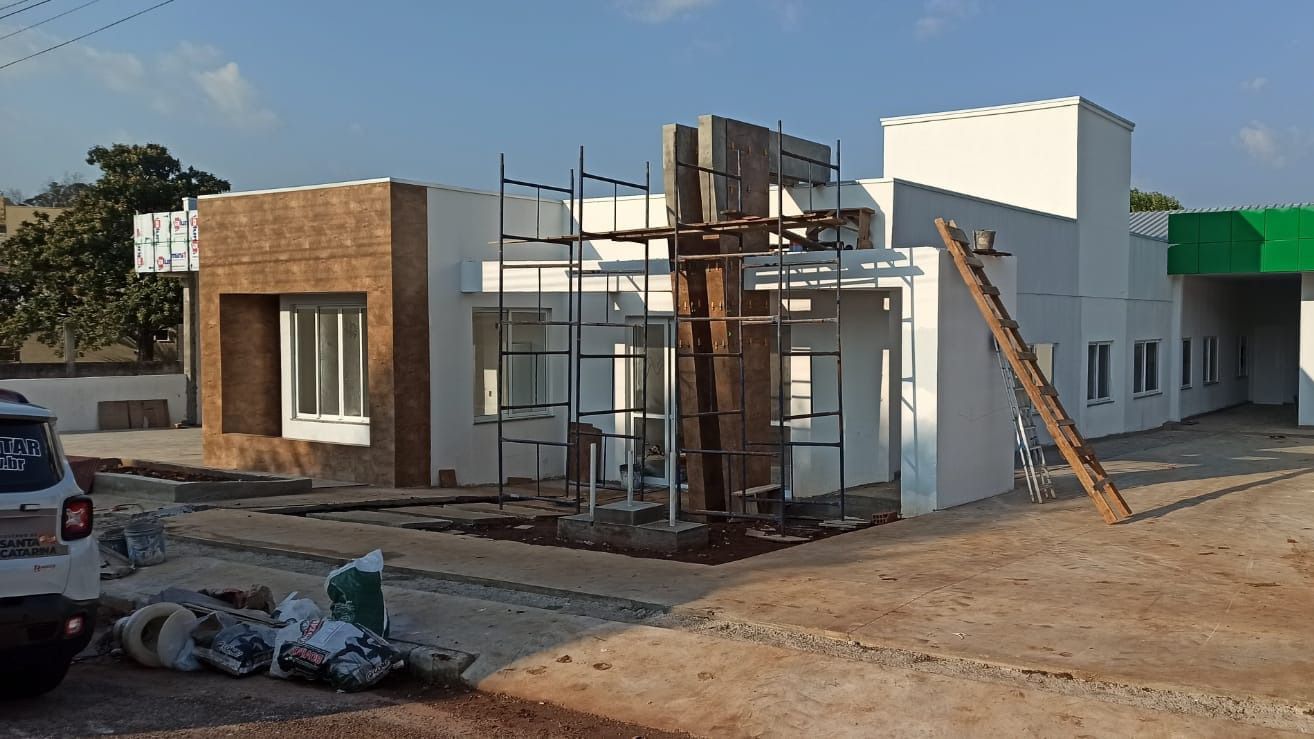 Investigado por danos qualificados é preso em espaço público alvo de vandalismo