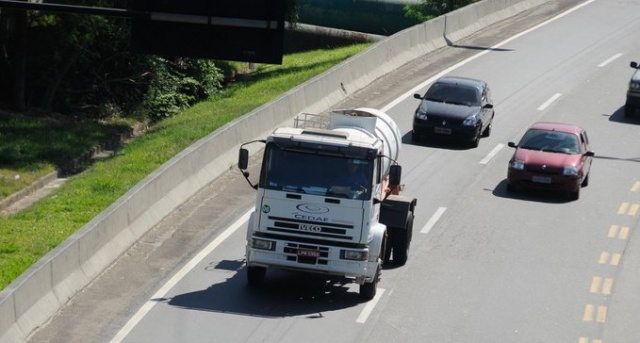Motoristas sem exame toxicológico vão receber multa mesmo sem dirigir