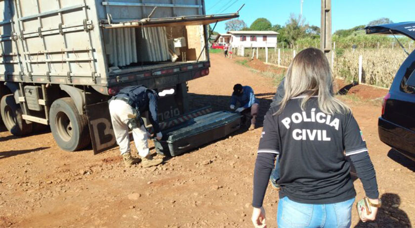 Motorista de caminhão de São José do Cedro é encontrado morto no meio de carga