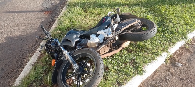 Carreta com placas de São Miguel do Oeste se envolve em acidente na BR-282 em Pinhalzinho