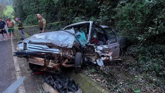 Acidente entre carros deixa um morto na SC 283