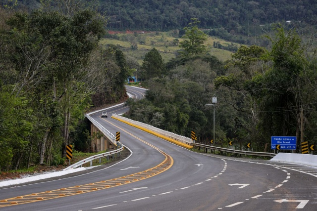 Programa completa 18 meses com obras já inauguradas e outras 47 simultâneas nas regiões de SC