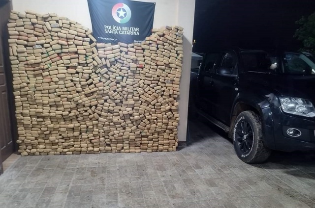 Amarok com 783 kg de maconha é apreendida em SC