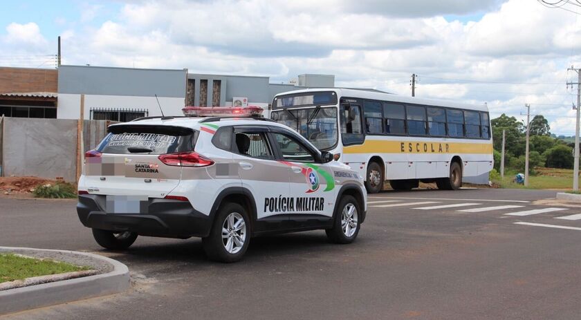 Polícia Militar fiscaliza veículos do transporte escolar em Dionísio Cerqueira