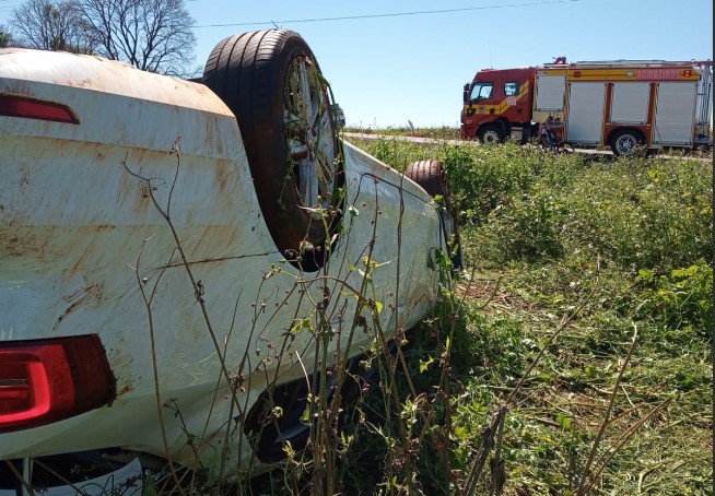 Capotamento na SC-163 deixa motorista ferido