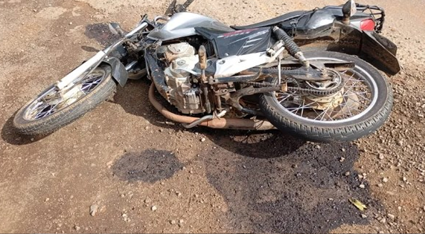 Motociclista fica ferido em colisão traseira com carro na BR 158
