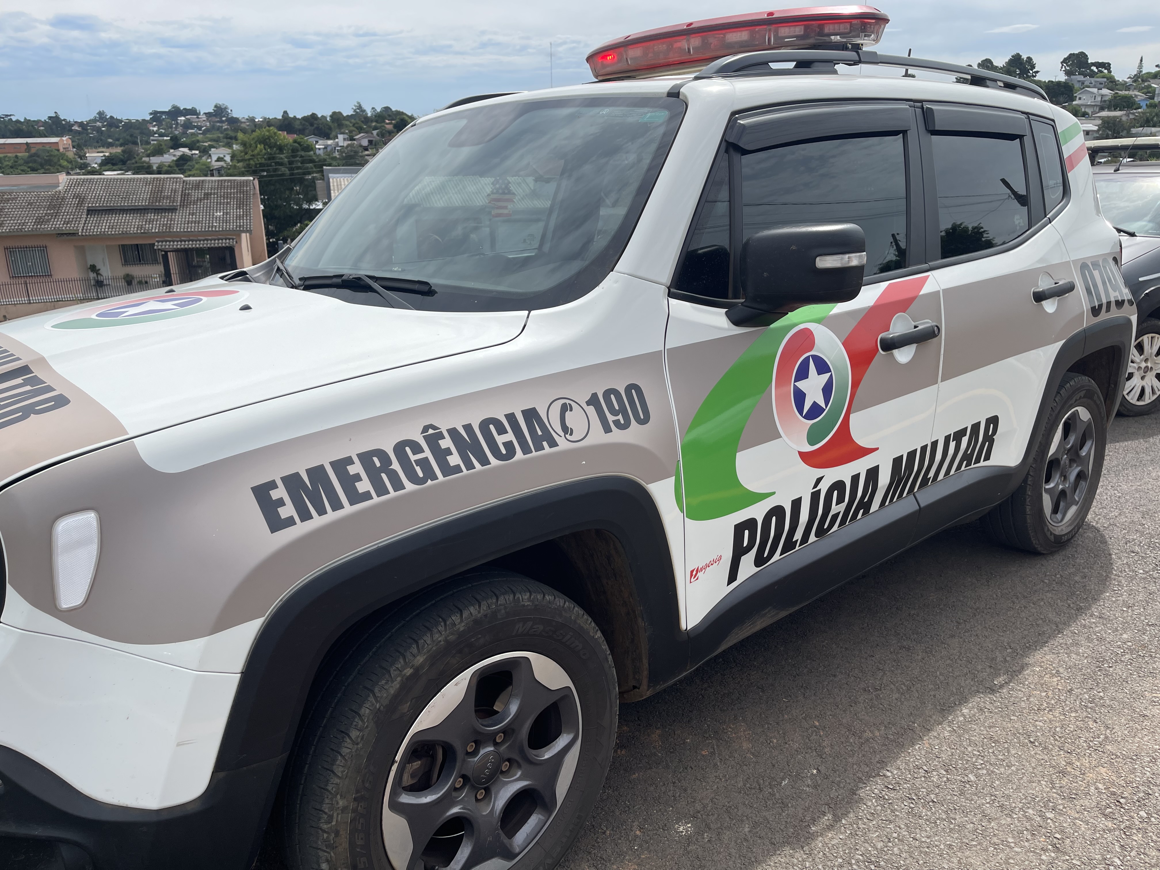 Homem com mandado de prisão é preso
