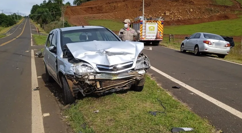 Carro com placas de Campo Erê se envolve em acidente na PR-180