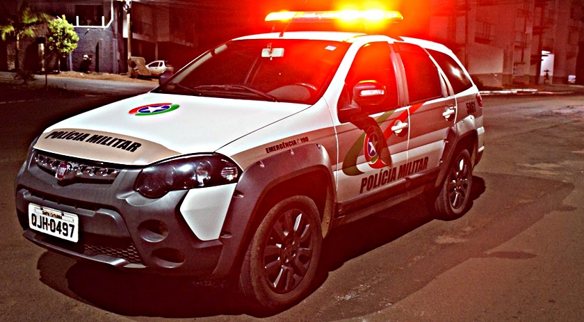 Motociclista com CNH vencida tenta dar “pinote” na PM, mas acaba abordado e tem moto guinchada