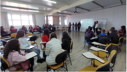 Em Pinhalzinho, Promotora de Justiça cria jogo para conscientizar crianças e adolescentes sobre bullying