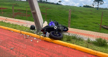 Jovem de 20 anos perde a vida ao bater moto contra poste no Oeste de SC