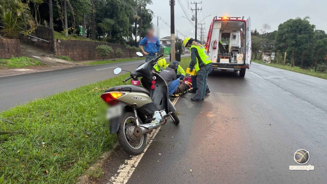 Mulher fica ferida após queda de motoneta na Avenida Willy Barth