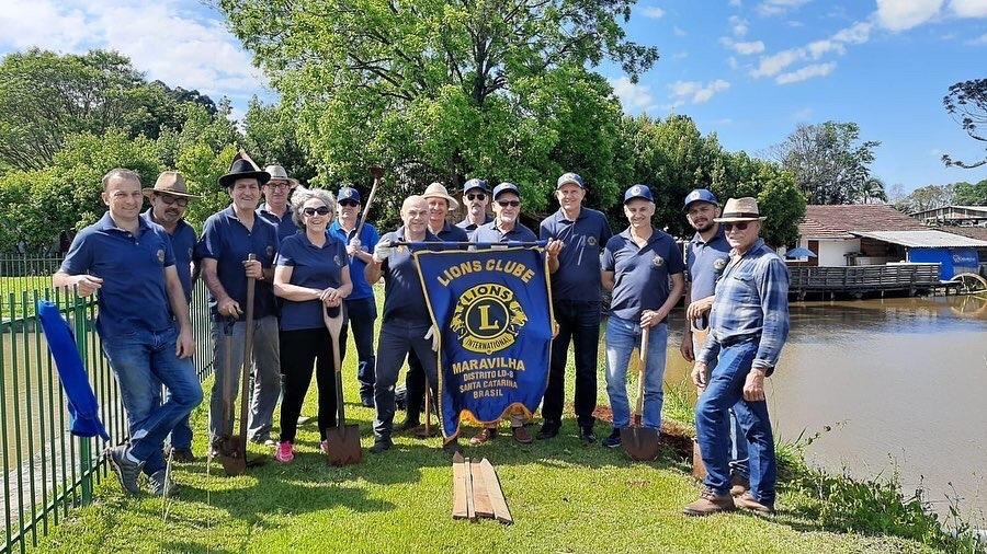 Lions Clube Maravilha realiza plantio de mudas de árvores no interior