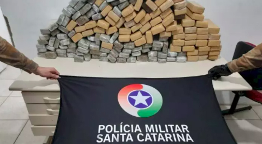 Drogas, fuzis e carros roubados: o que a PM apreendeu em 100 dias de ação contra o tráfico em SC