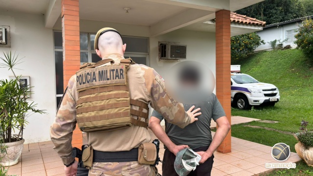 Homem condenado a mais de 18 anos por estupro da enteada é preso