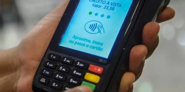 Sem acordo com bancos, CMN limita juros do rotativo a 100% da dívida