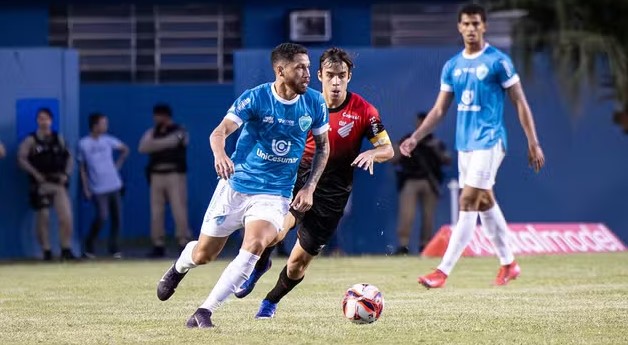 Londrina e Athletico empatam em jogo agitado pela ida da semifinal do Paranaense