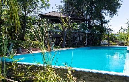 Idosa é encontrada morta na piscina da própria casa