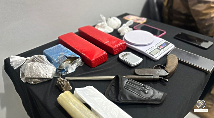 Quatro pessoas são presas por tráfico de drogas e posse irregular de arma