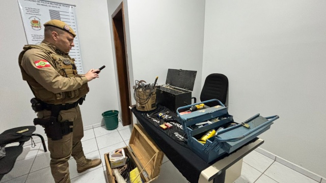 Homem é preso por ameaça, posse de munições e desacato